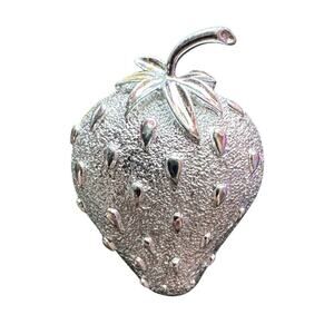 Vintage 1968 Sarah Coventry Textured Silver Tone Strawberry Ice Fashion Brooch